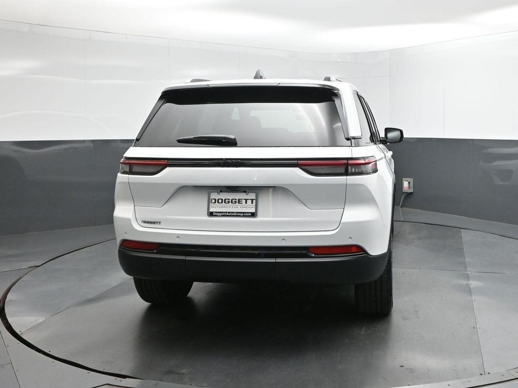 new 2025 Jeep Grand Cherokee car, priced at $35,680