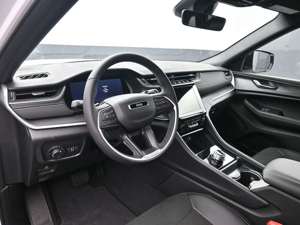 new 2025 Jeep Grand Cherokee car, priced at $35,680