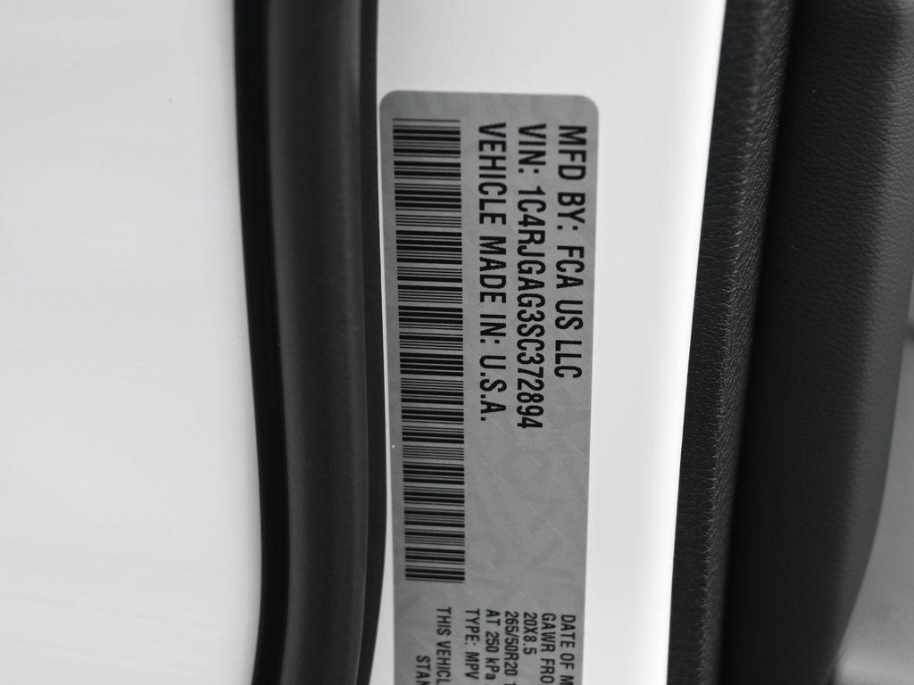 new 2025 Jeep Grand Cherokee car, priced at $35,680