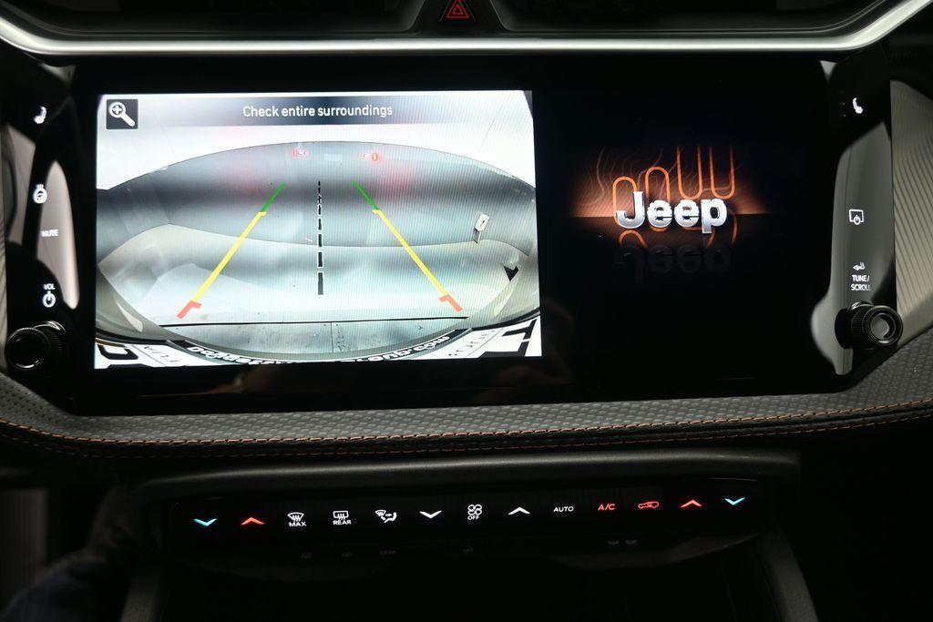 new 2026 Jeep Cherokee car, priced at $40,318