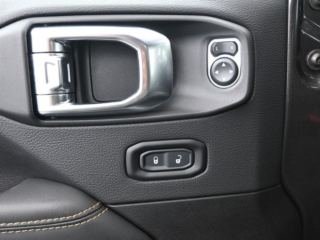 new 2025 Jeep Wrangler car, priced at $48,597