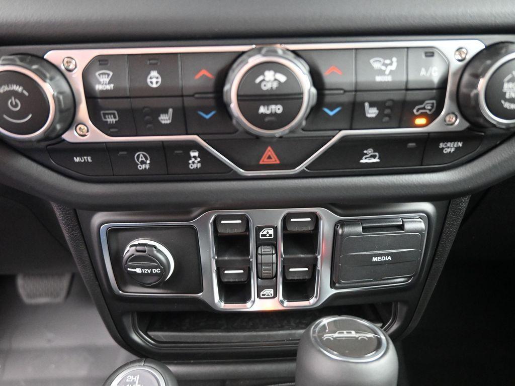 new 2025 Jeep Gladiator car, priced at $42,601