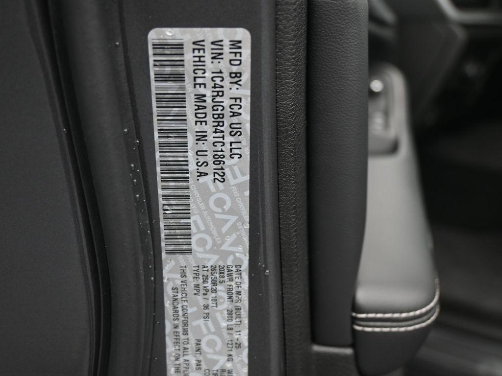 new 2026 Jeep Grand Cherokee car, priced at $41,327