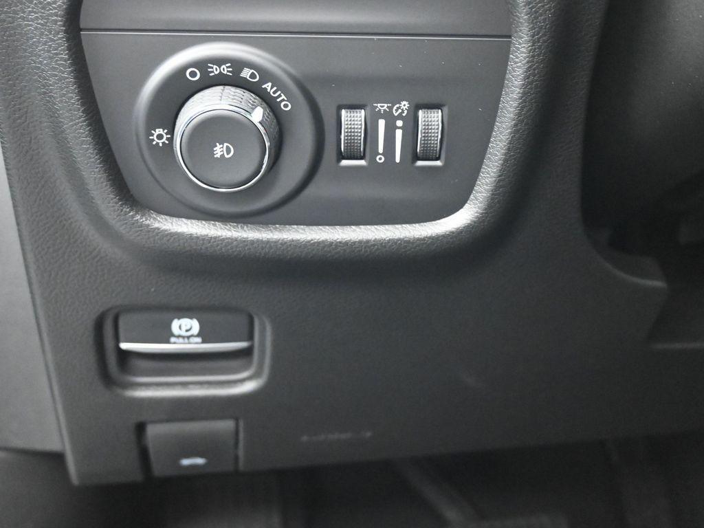new 2026 Jeep Grand Cherokee car, priced at $41,327
