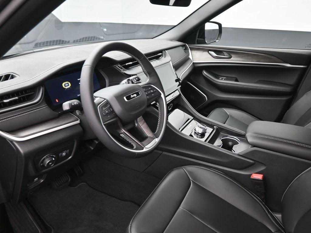 new 2026 Jeep Grand Cherokee car, priced at $41,327