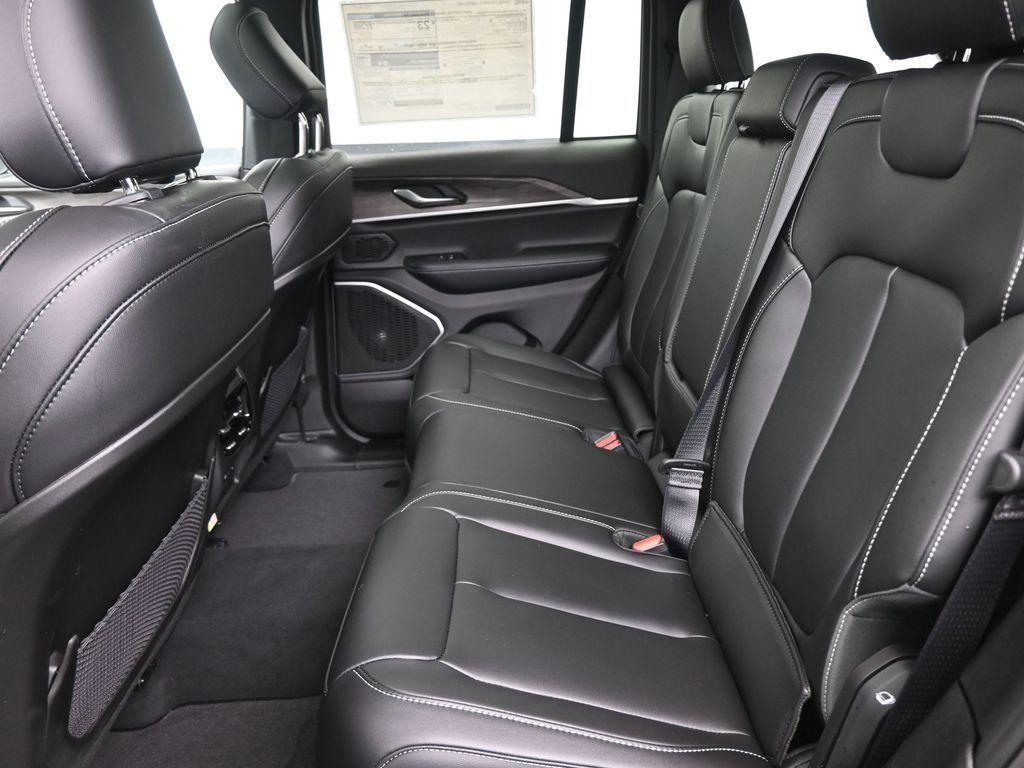 new 2026 Jeep Grand Cherokee car, priced at $41,327