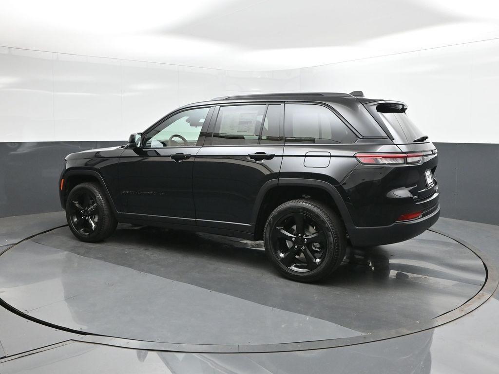 new 2025 Jeep Grand Cherokee car, priced at $40,156