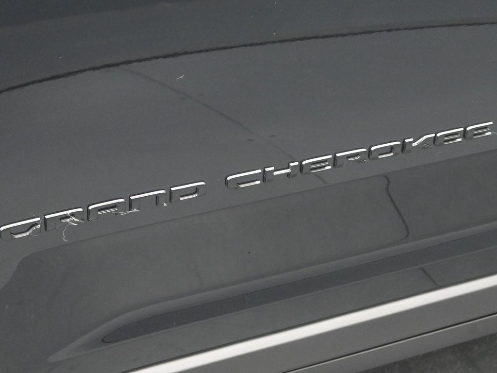 new 2025 Jeep Grand Cherokee car, priced at $40,156