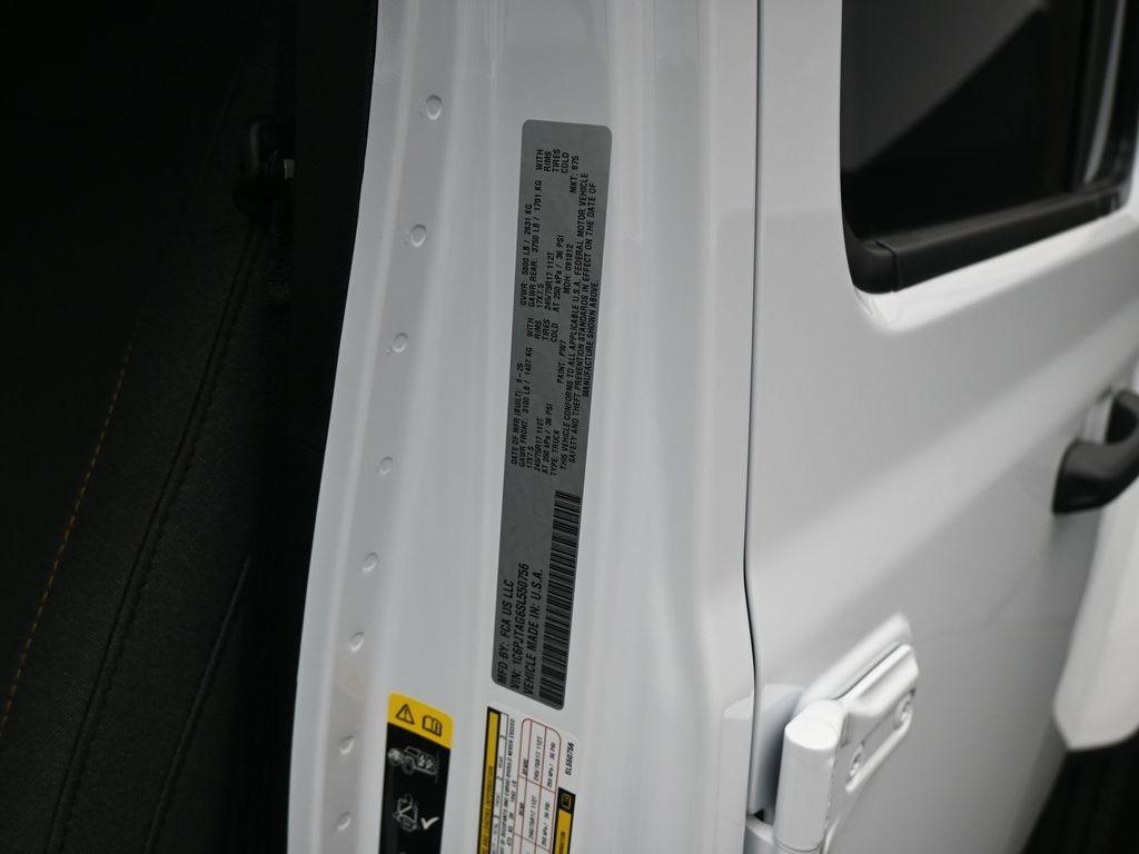 new 2025 Jeep Gladiator car, priced at $42,125