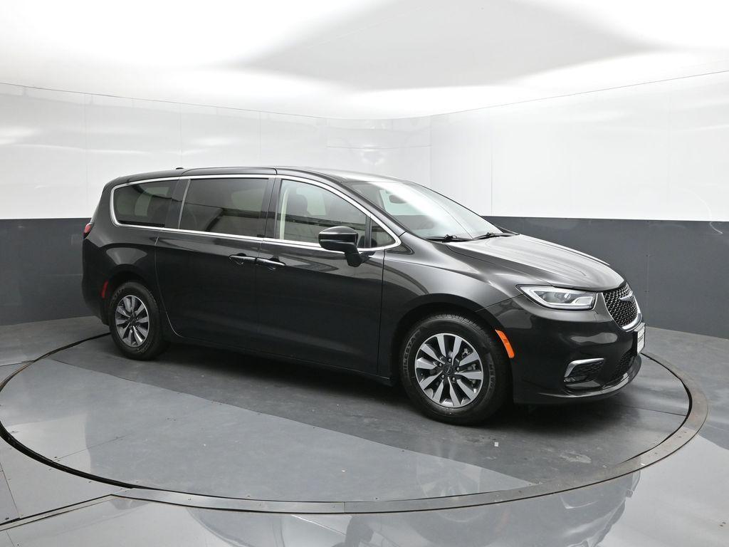 used 2023 Chrysler Pacifica Hybrid car, priced at $23,884