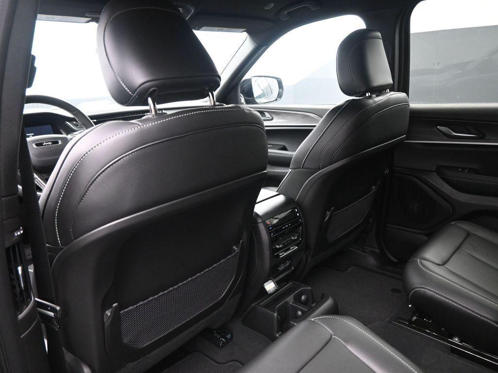 new 2025 Jeep Grand Cherokee L car, priced at $39,248