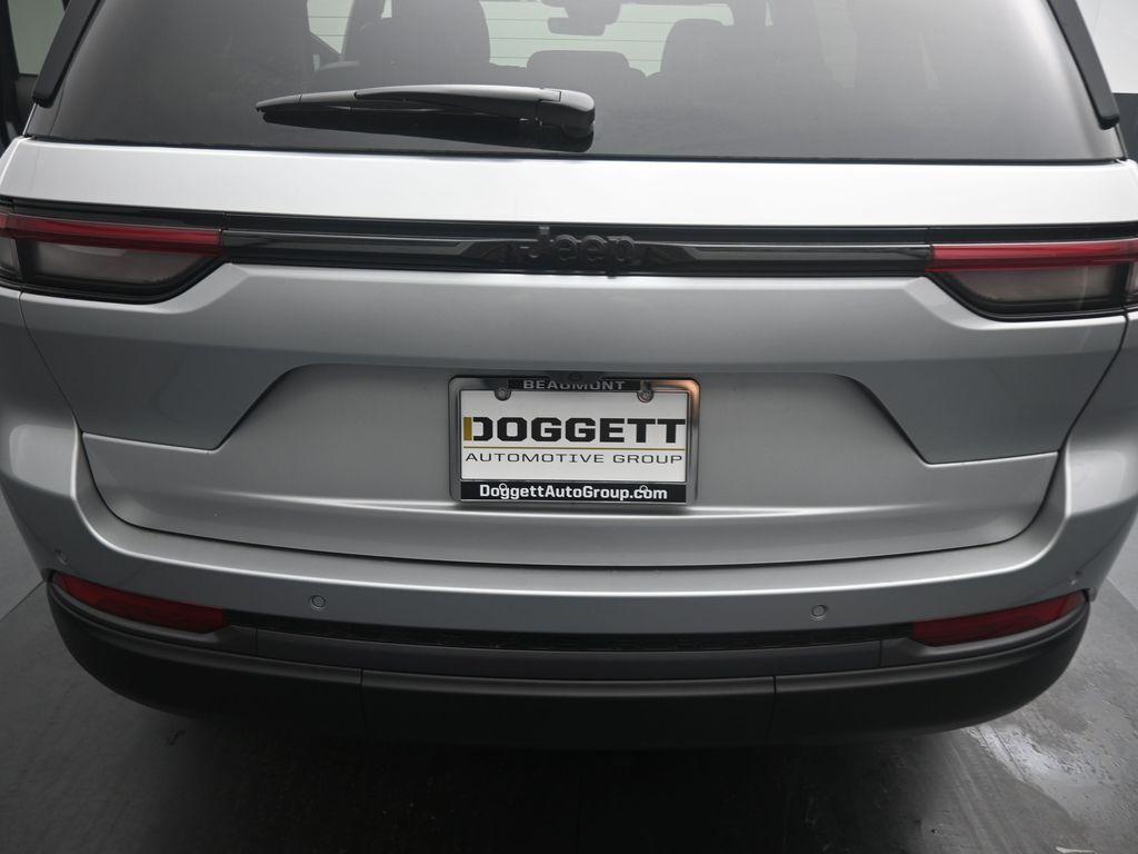 new 2026 Jeep Grand Cherokee car, priced at $45,587