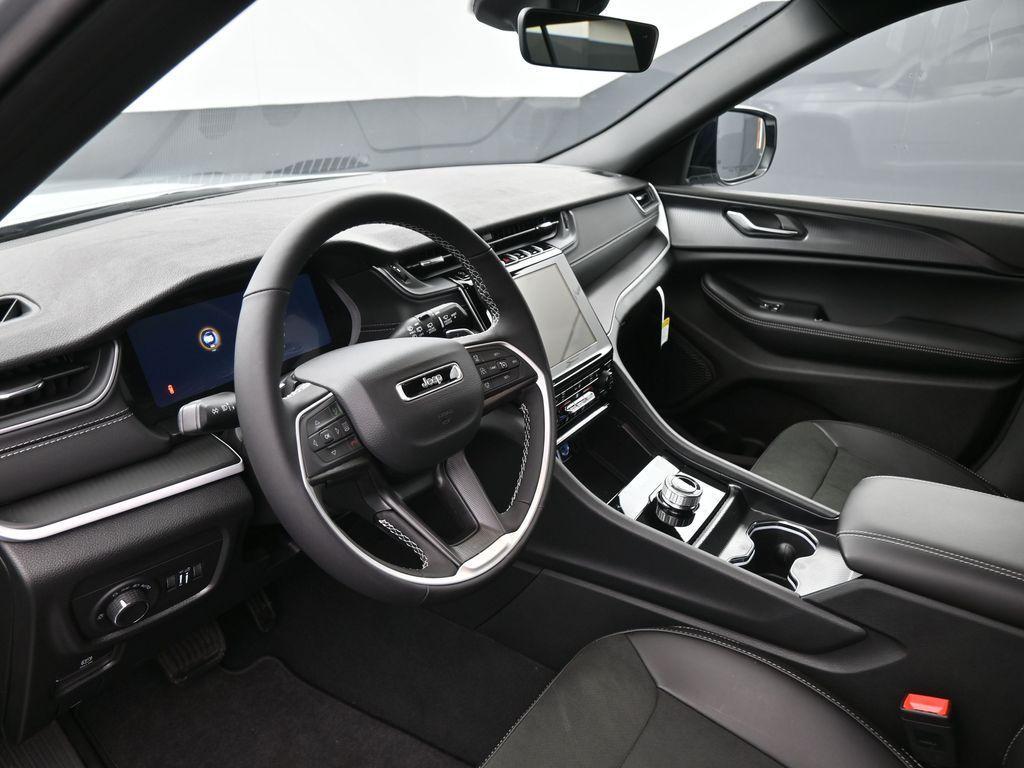 new 2025 Jeep Grand Cherokee car, priced at $37,473