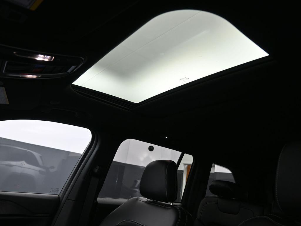 new 2025 Jeep Grand Cherokee car, priced at $37,473