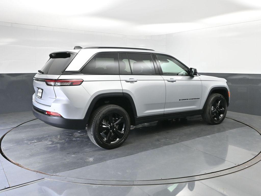 new 2025 Jeep Grand Cherokee car, priced at $37,473