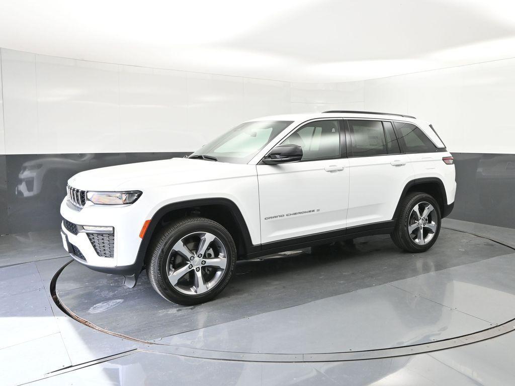 new 2026 Jeep Grand Cherokee car, priced at $43,831