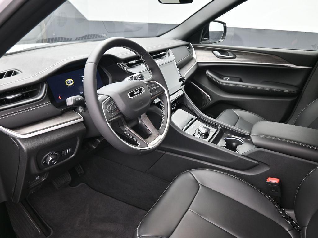 new 2026 Jeep Grand Cherokee car, priced at $43,831