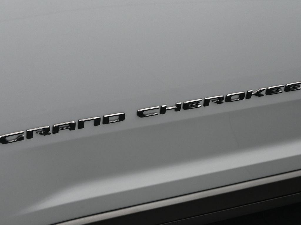 new 2025 Jeep Grand Cherokee car, priced at $40,389