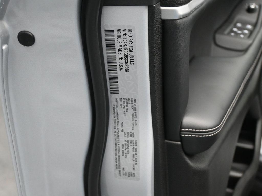 new 2025 Jeep Grand Cherokee car, priced at $40,389