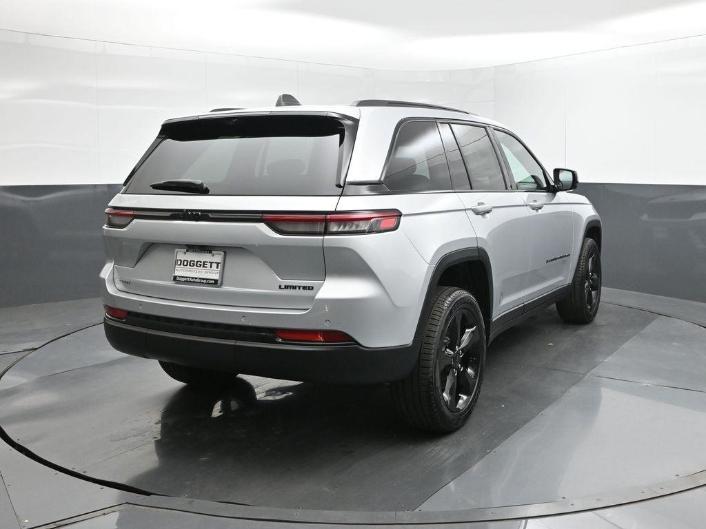 new 2025 Jeep Grand Cherokee car, priced at $40,389