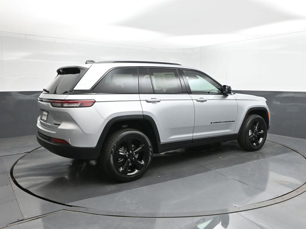 new 2025 Jeep Grand Cherokee car, priced at $40,389