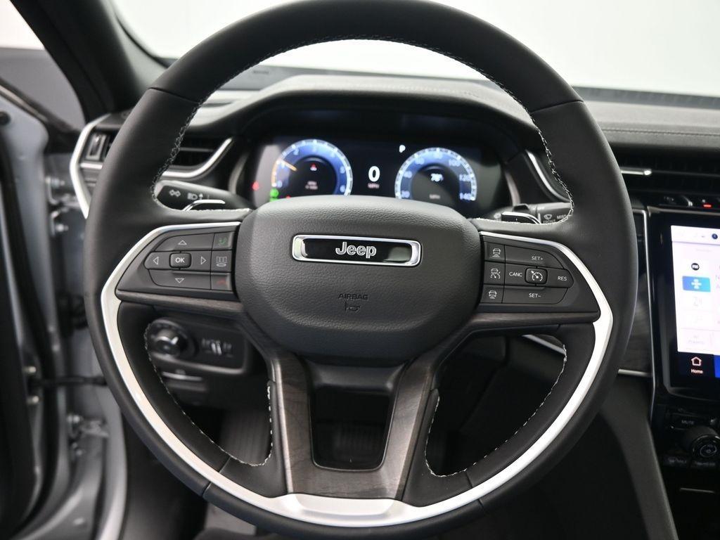 new 2025 Jeep Grand Cherokee car, priced at $40,389