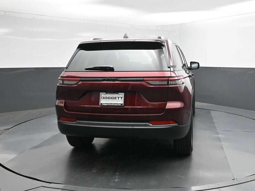 new 2026 Jeep Grand Cherokee car, priced at $40,860