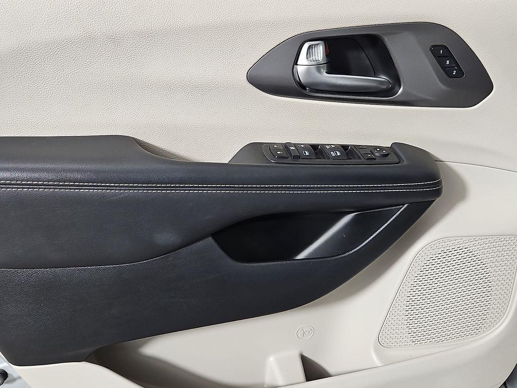 used 2023 Chrysler Pacifica car, priced at $21,598