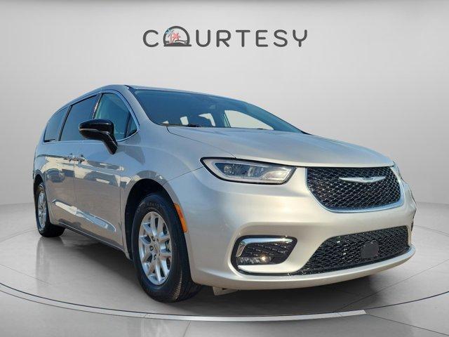 used 2024 Chrysler Pacifica car, priced at $25,374