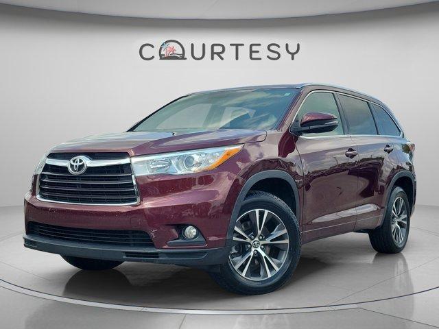 used 2016 Toyota Highlander car, priced at $18,889