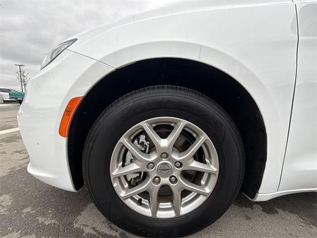 used 2024 Chrysler Pacifica car, priced at $32,954