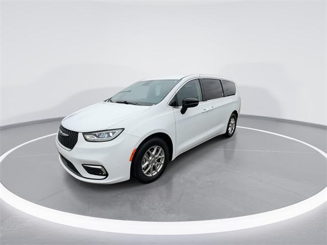 used 2024 Chrysler Pacifica car, priced at $32,954
