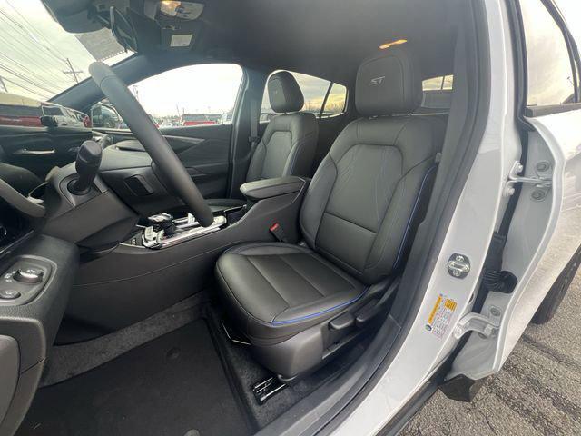 new 2026 Buick Envista car, priced at $26,066