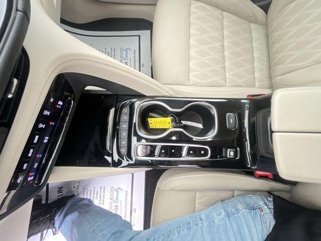 used 2023 Buick Envision car, priced at $33,714