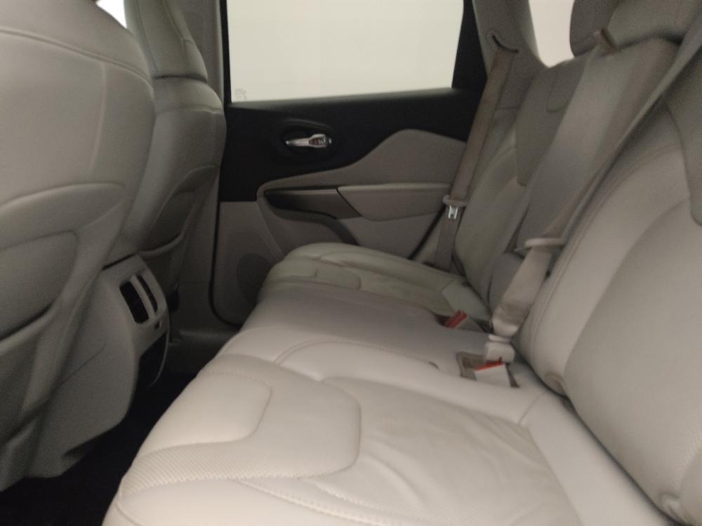 used 2020 Jeep Cherokee car, priced at $15,495