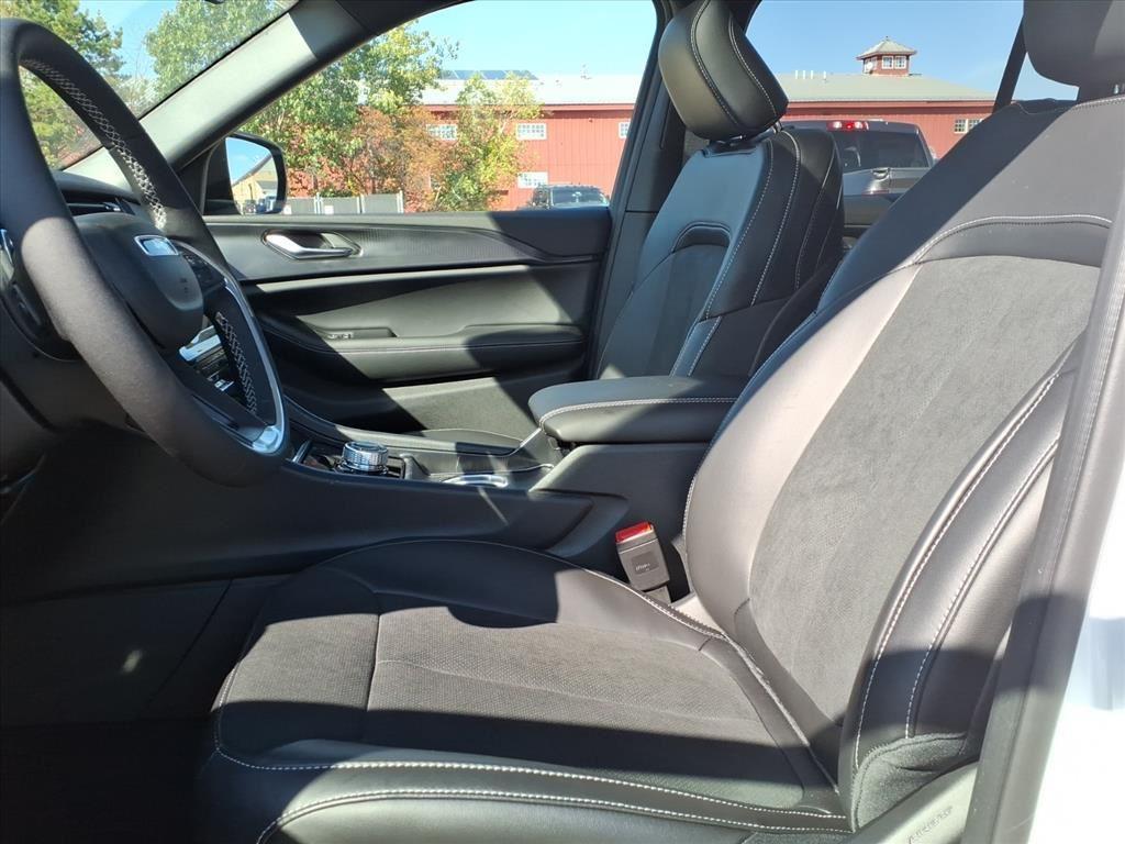 new 2025 Jeep Grand Cherokee car, priced at $41,921