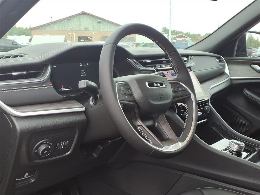 new 2025 Jeep Grand Cherokee car, priced at $43,879