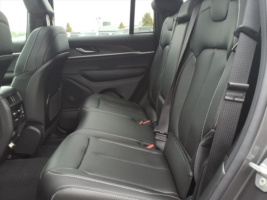 new 2025 Jeep Grand Cherokee car, priced at $43,879