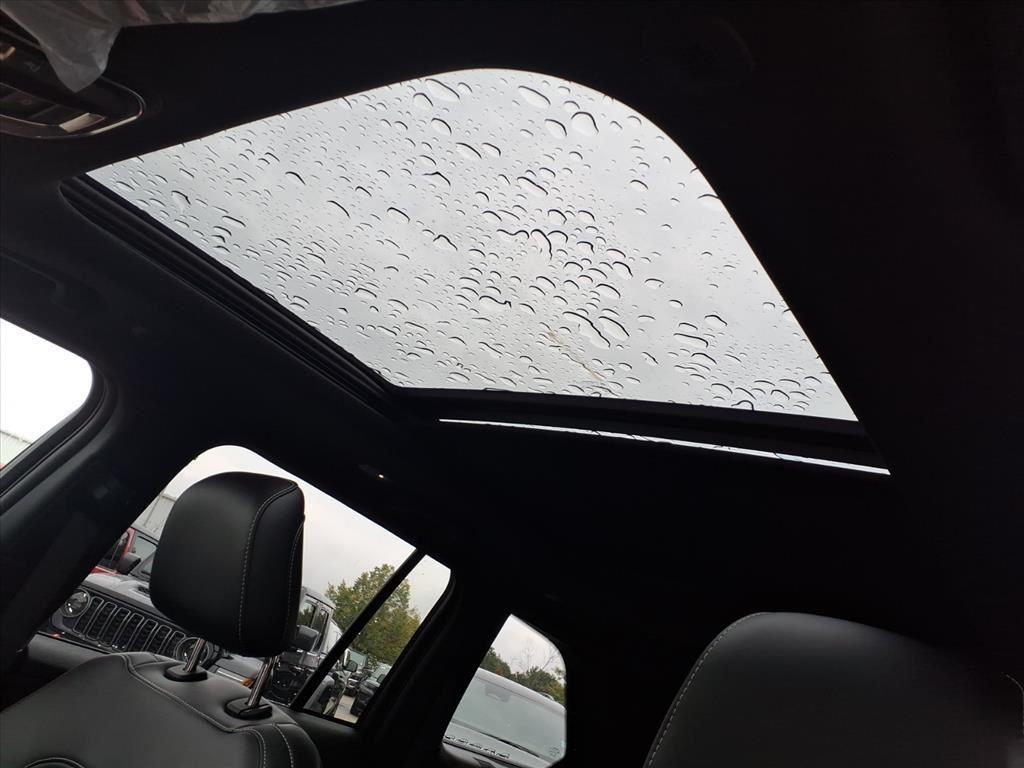 new 2025 Jeep Grand Cherokee car, priced at $43,879