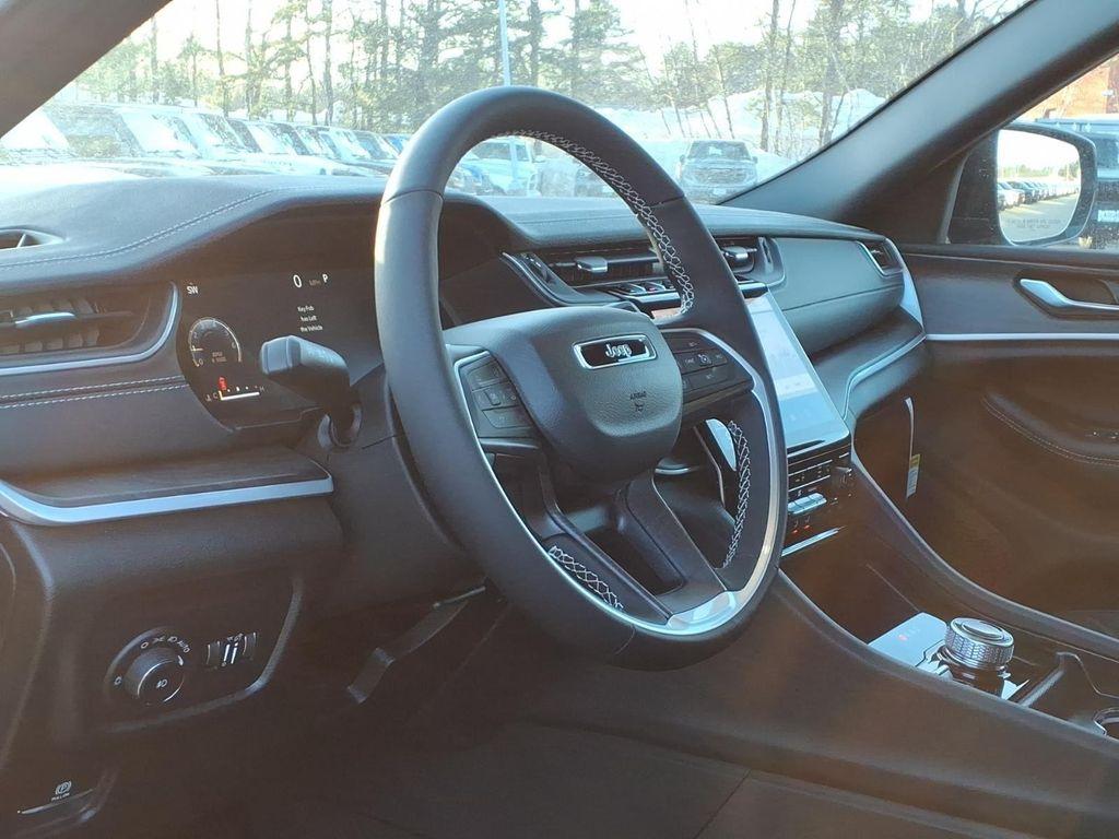 new 2025 Jeep Grand Cherokee car, priced at $49,154