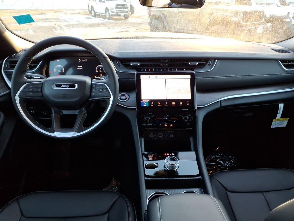 new 2025 Jeep Grand Cherokee car, priced at $49,154