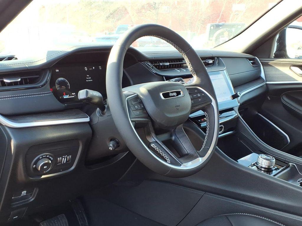 new 2026 Jeep Grand Cherokee car, priced at $53,327