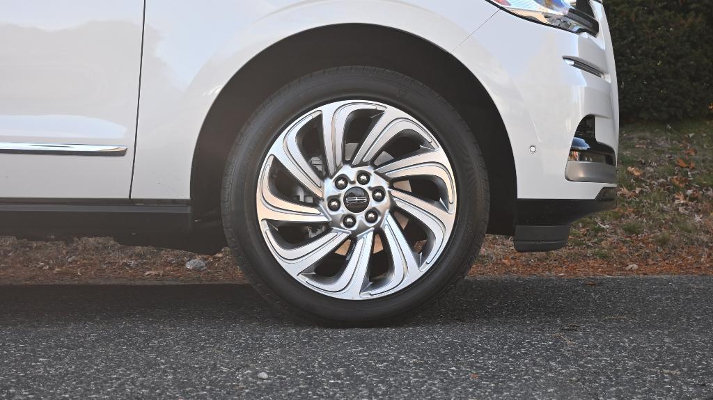 used 2024 Lincoln Navigator car, priced at $51,497