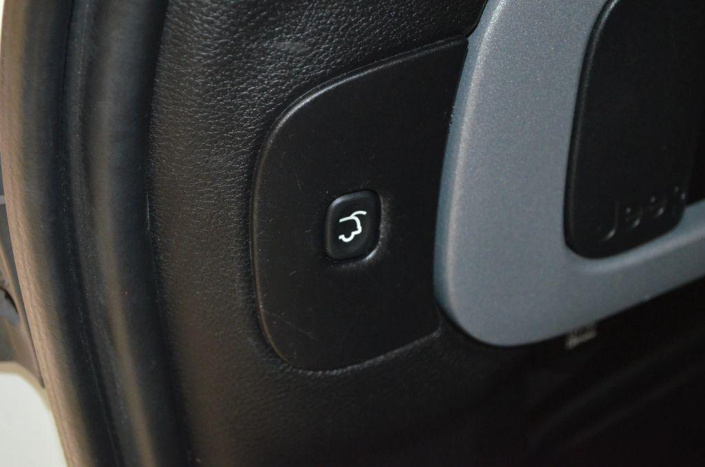 used 2016 Jeep Cherokee car, priced at $13,491