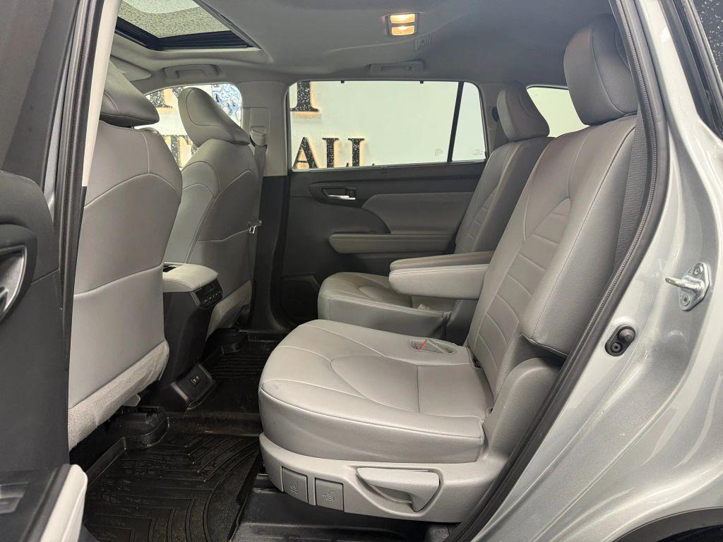 used 2021 Toyota Highlander car, priced at $21,995