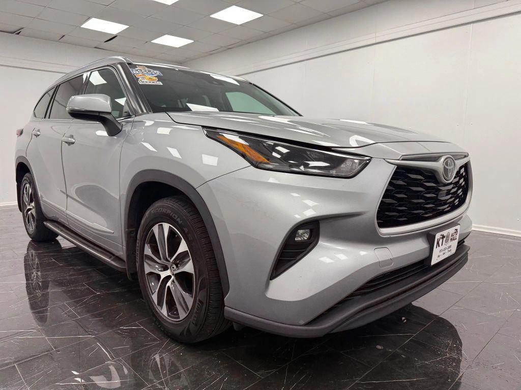 used 2021 Toyota Highlander car, priced at $21,995