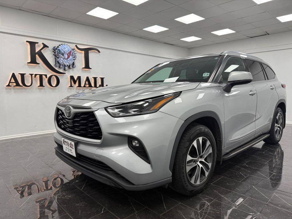 used 2021 Toyota Highlander car, priced at $21,995