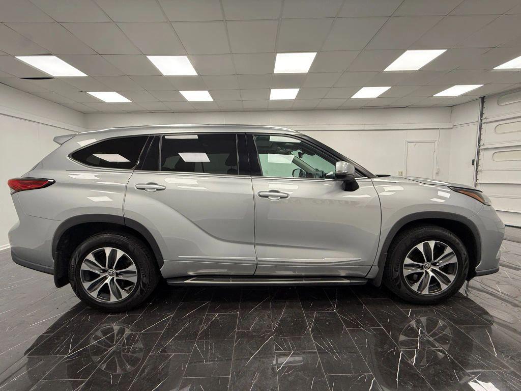 used 2021 Toyota Highlander car, priced at $21,995