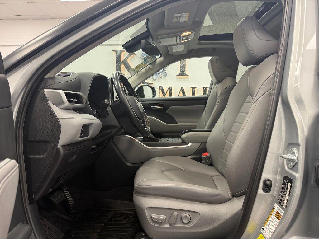 used 2021 Toyota Highlander car, priced at $21,995