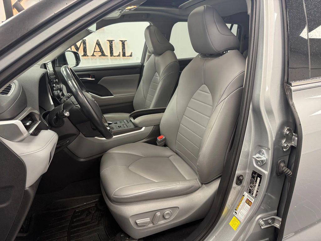 used 2021 Toyota Highlander car, priced at $21,995